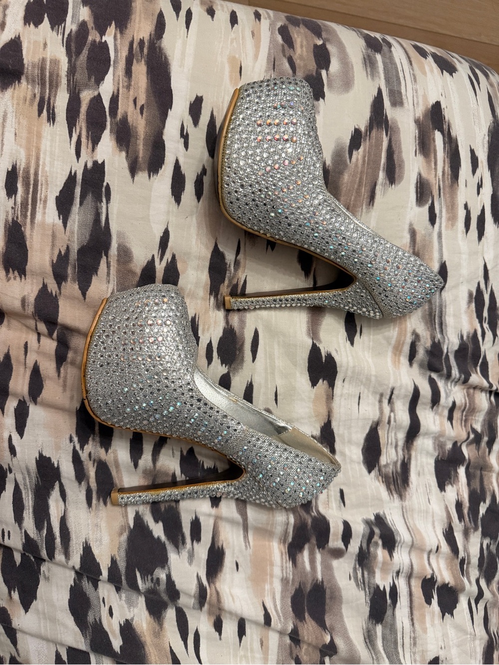 Women’s Rhinestone Pumps - Picture 2 of 5